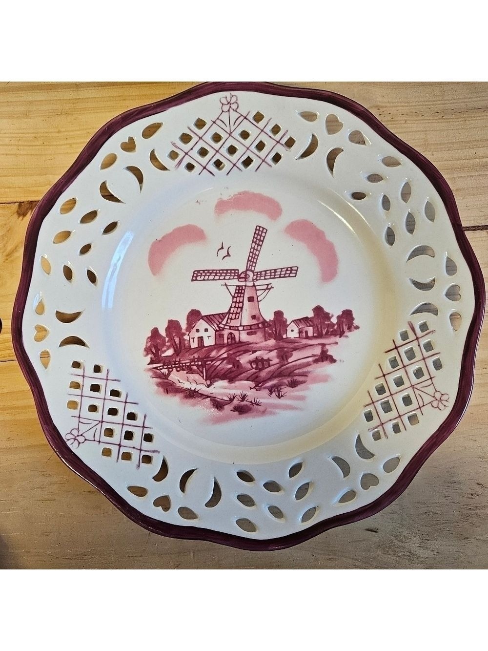 Vintage Dutch Delfts Rood Hand-painted Lattice Cut Plate